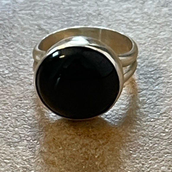 Jewelry - Sterling Silver Round Onyx Ring